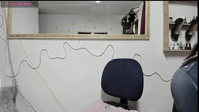 Snapshot of IZZY_BEAUTIFUL chatting on 10, 3, 2025 IZZY BEAUTIFUL online show from 10, 3, 2025