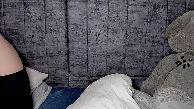 Snapshot of Dylan_Milk chatting on 28, 9, 2025 Dylan Milk online show from 28, 9, 2025