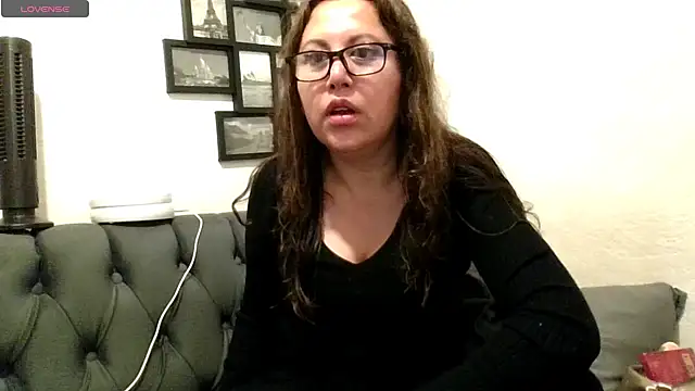 MirandaLatinaLovely online show from 23, 5, 2026