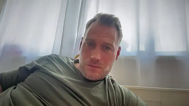 Snapshot of Christian87xxx chatting on 6, 10, 2025 Christian87xxx online show from 6, 10, 2025