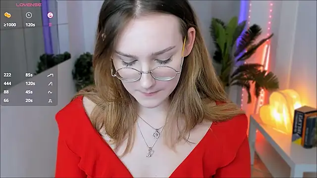 Snapshot of MaryWaddell chatting on 2, 3, 2025 MaryWaddell online show from 2, 3, 2025