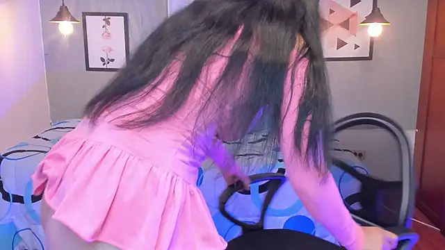 Nohemi louse online show from 20, 3, 2025