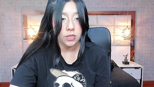 Nohemi louse online show from 15, 11, 2025