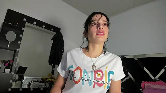 Snapshot of Annyrosee chatting on 4, 3, 2025 Annyrosee online show from 4, 3, 2025