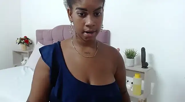 Snapshot of CanelaFierce chatting on 4, 3, 2025 CanelaFierce online show from 4, 3, 2025