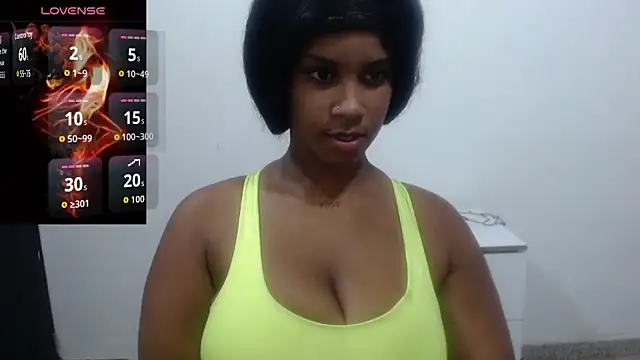 Snapshot of CanelaFierce chatting on 4, 11, 2025 CanelaFierce online show from 4, 11, 2025