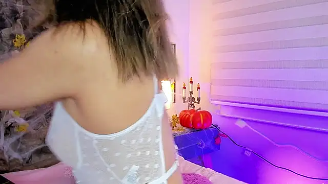 Snapshot of Violetta_Ficher chatting on 17, 10, 2025 Violetta Ficher online show from 17, 10, 2025