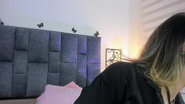 Snapshot of Violetta_Ficher chatting on 12, 11, 2025 Violetta Ficher online show from 12, 11, 2025