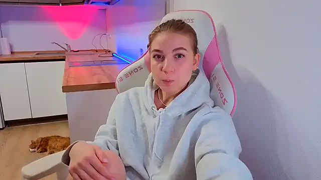 Enjoy everymoment  online show from 23, 3, 2026