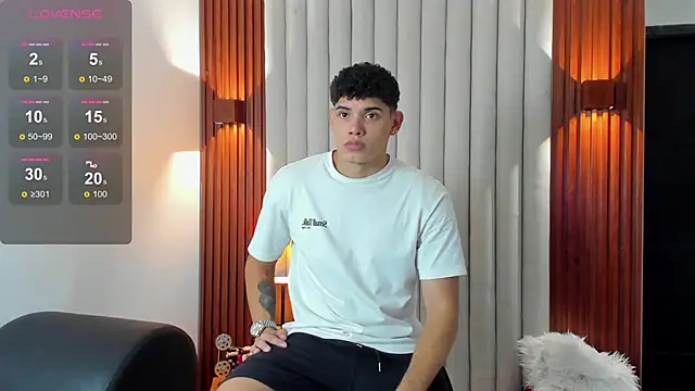 Snapshot of Justin_mack chatting on 4, 12, 2025 Justin mack online show from 4, 12, 2025