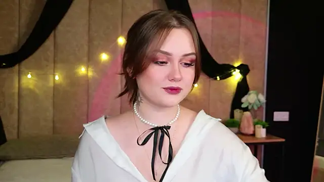 Snapshot of Kendra_Parlow chatting on 4, 11, 2025 Kendra Parlow online show from 4, 11, 2025