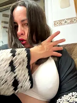 Snapshot of laarti chatting on 18, 10, 2025 laarti online show from 18, 10, 2025