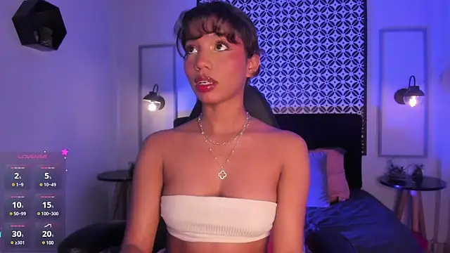 Snapshot of Gigi_Strawberry chatting on 7, 3, 2025 Gigi Strawberry online show from 7, 3, 2025