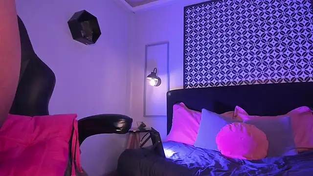 Snapshot of Gigi_Strawberry chatting on 9, 3, 2025 Gigi Strawberry online show from 9, 3, 2025