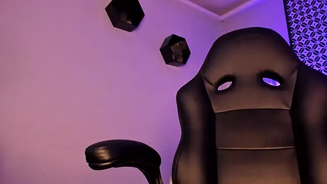 Snapshot of Gigi_Strawberry chatting on 11, 3, 2025 Gigi Strawberry online show from 11, 3, 2025