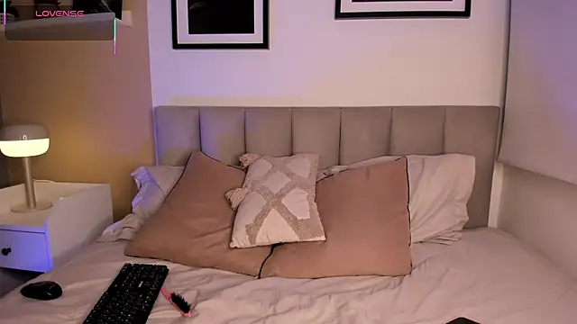 Snapshot of Gigi_Strawberry chatting on 9, 9, 2025 Gigi Strawberry online show from 9, 9, 2025