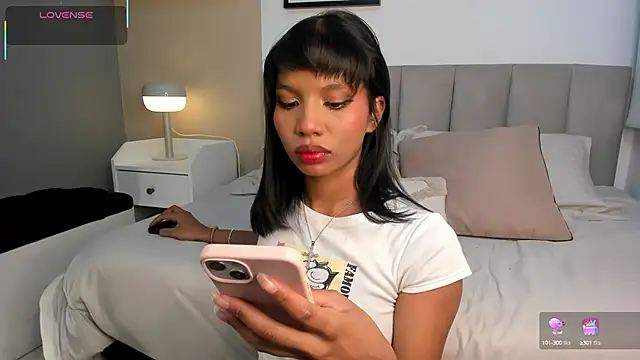 Snapshot of Gigi_Strawberry chatting on 10, 9, 2025 Gigi Strawberry online show from 10, 9, 2025