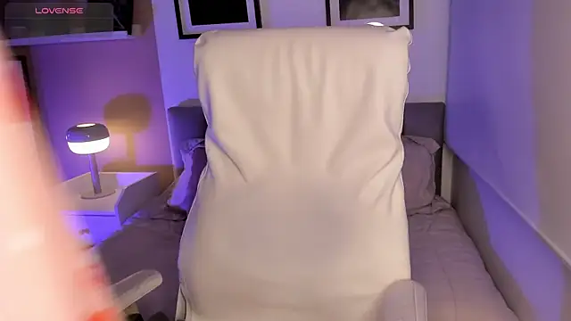 Snapshot of Gigi_Strawberry chatting on 18, 10, 2025 Gigi Strawberry online show from 18, 10, 2025