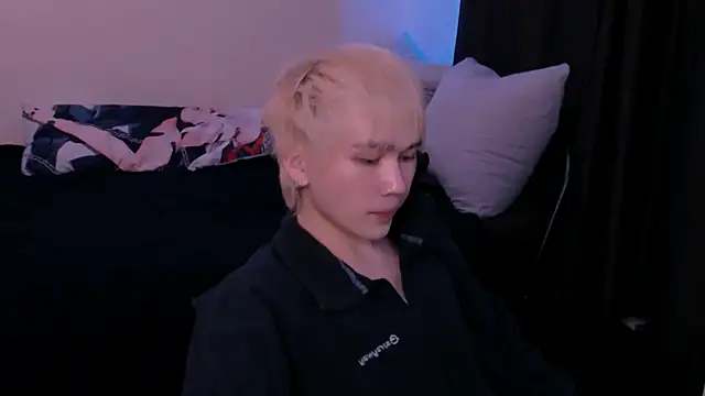 Snapshot of rennnuts chatting on 3, 3, 2026 rennnuts online show from 3, 3, 2026