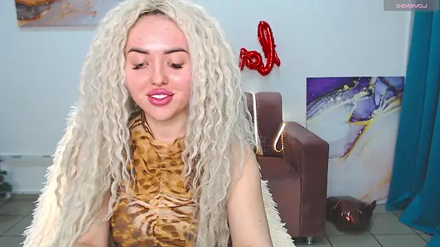 Snapshot of MissisCaty chatting on 25, 2, 2025 MissisCaty online show from 25, 2, 2025