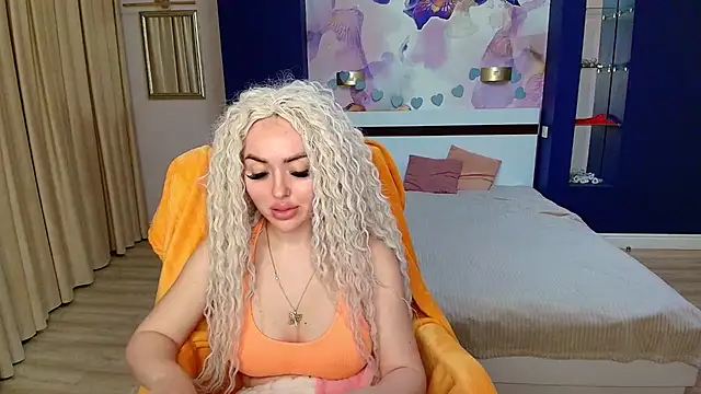 Snapshot of MissisCaty chatting on 4, 11, 2025 MissisCaty online show from 4, 11, 2025