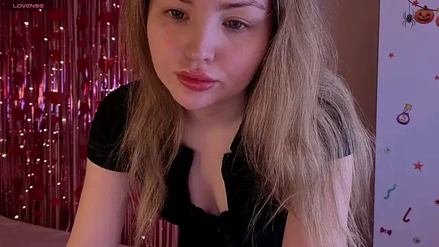 Lora Rosee online show from 28, 3, 2026