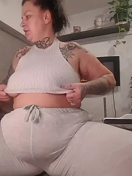 CannabisQueenn online show from 21, 11, 2025