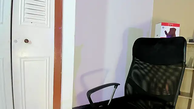 Snapshot of Violetta_0 chatting on 1, 10, 2025 Violetta 0 online show from 1, 10, 2025