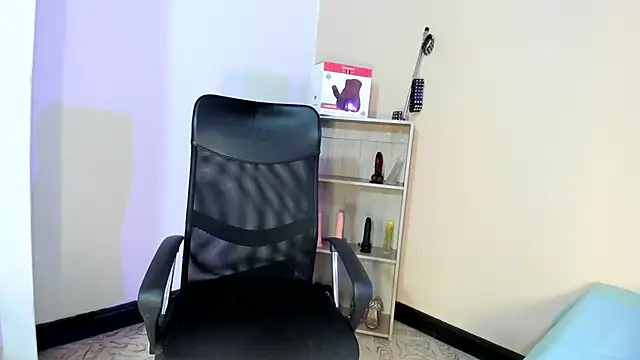 Snapshot of Violetta_0 chatting on 3, 10, 2025 Violetta 0 online show from 3, 10, 2025