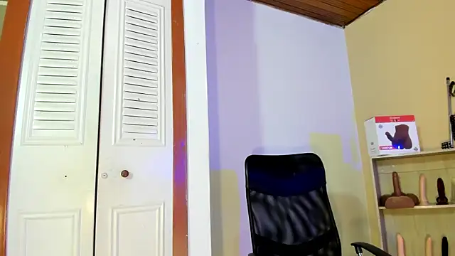 Snapshot of Violetta_0 chatting on 22, 10, 2025 Violetta 0 online show from 22, 10, 2025