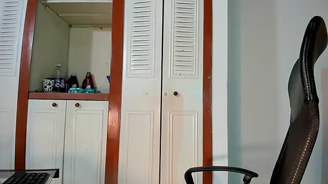 Snapshot of Violetta_0 chatting on 23, 10, 2025 Violetta 0 online show from 23, 10, 2025