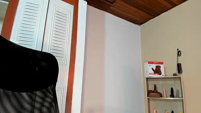 Snapshot of Violetta_0 chatting on 24, 10, 2025 Violetta 0 online show from 24, 10, 2025