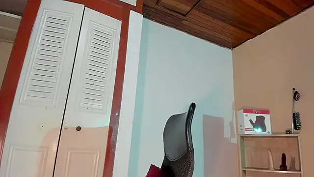 Snapshot of Violetta_0 chatting on 29, 10, 2025 Violetta 0 online show from 29, 10, 2025