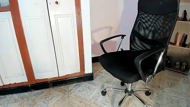 Snapshot of Violetta_0 chatting on 4, 11, 2025 Violetta 0 online show from 4, 11, 2025