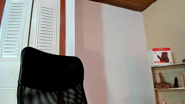 Snapshot of Violetta_0 chatting on 5, 11, 2025 Violetta 0 online show from 5, 11, 2025