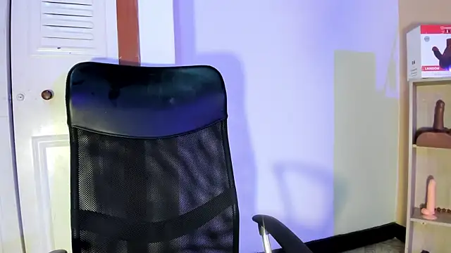 Snapshot of Violetta_0 chatting on 7, 11, 2025 Violetta 0 online show from 7, 11, 2025