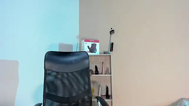 Snapshot of Violetta_0 chatting on 11, 11, 2025 Violetta 0 online show from 11, 11, 2025