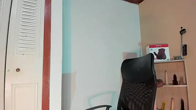 Snapshot of Violetta_0 chatting on 12, 11, 2025 Violetta 0 online show from 12, 11, 2025