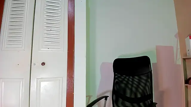 Snapshot of Violetta_0 chatting on 26, 11, 2025 Violetta 0 online show from 26, 11, 2025