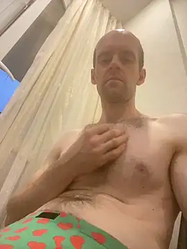 LynnAhNight online show from 9, 9, 2025