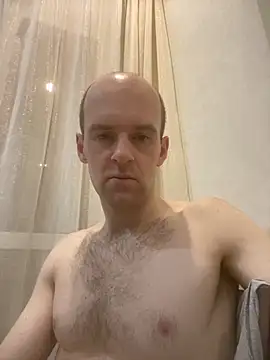 LynnAhNight online show from 4, 11, 2025