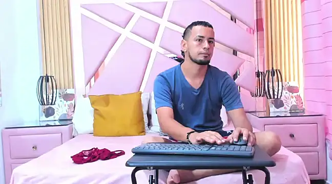 Snapshot of ThaliaANDNicholas chatting on 21, 3, 2025 ThaliaANDNicholas online show from 21, 3, 2025