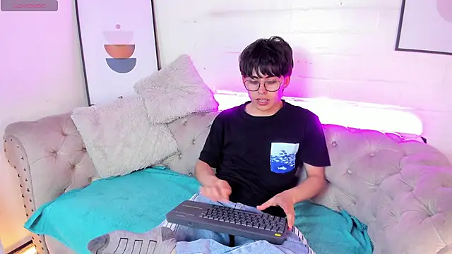 PepperTwink online show from 17, 2, 2025