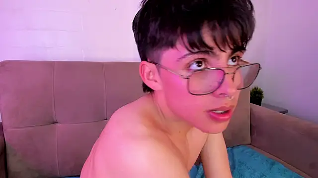 PepperTwink online show from 5, 3, 2025