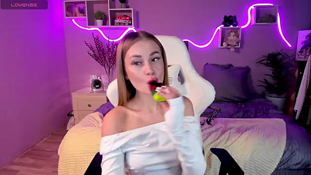 AnitaLamb online show from 2, 2, 2025