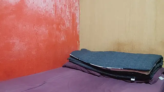 Snapshot of LuisA_Femm chatting on 18, 12, 2025 LuisA Femm online show from 18, 12, 2025