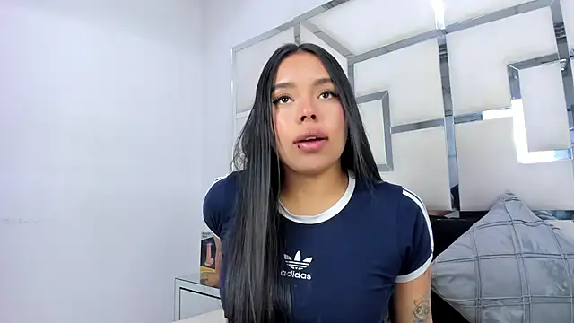 ZoeWan69 online show from 15, 1, 2026