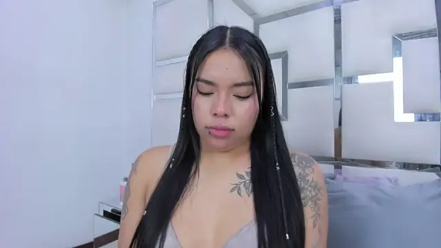 ZoeWan69 online show from 13, 4, 2026