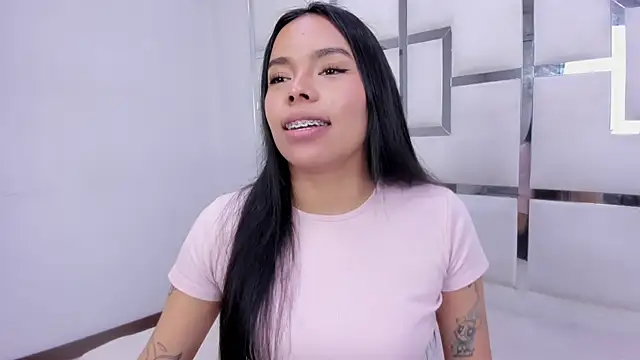ZoeWan69 online show from 22, 7, 2026
