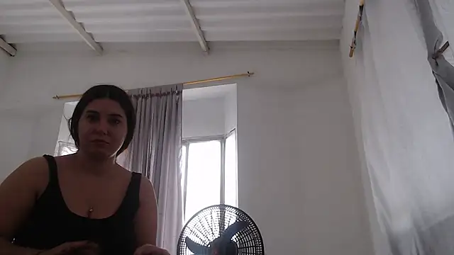 Snapshot of Anniferreira2 chatting on 25, 10, 2025 Anniferreira2 online show from 25, 10, 2025